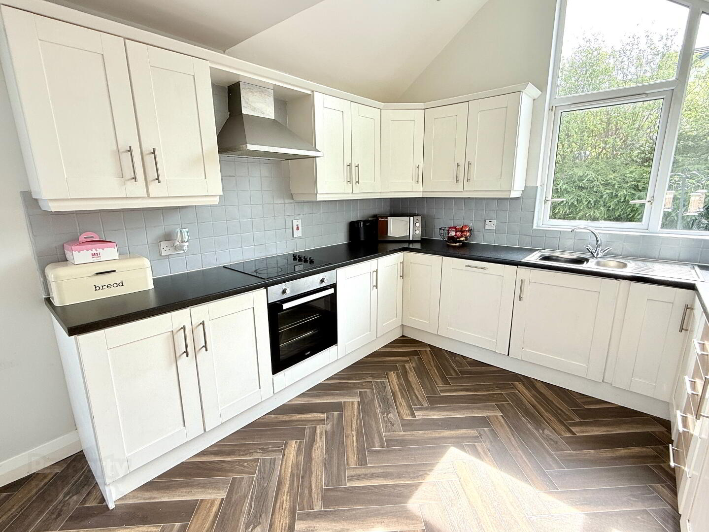 18 Woodside Heights 15 of 39