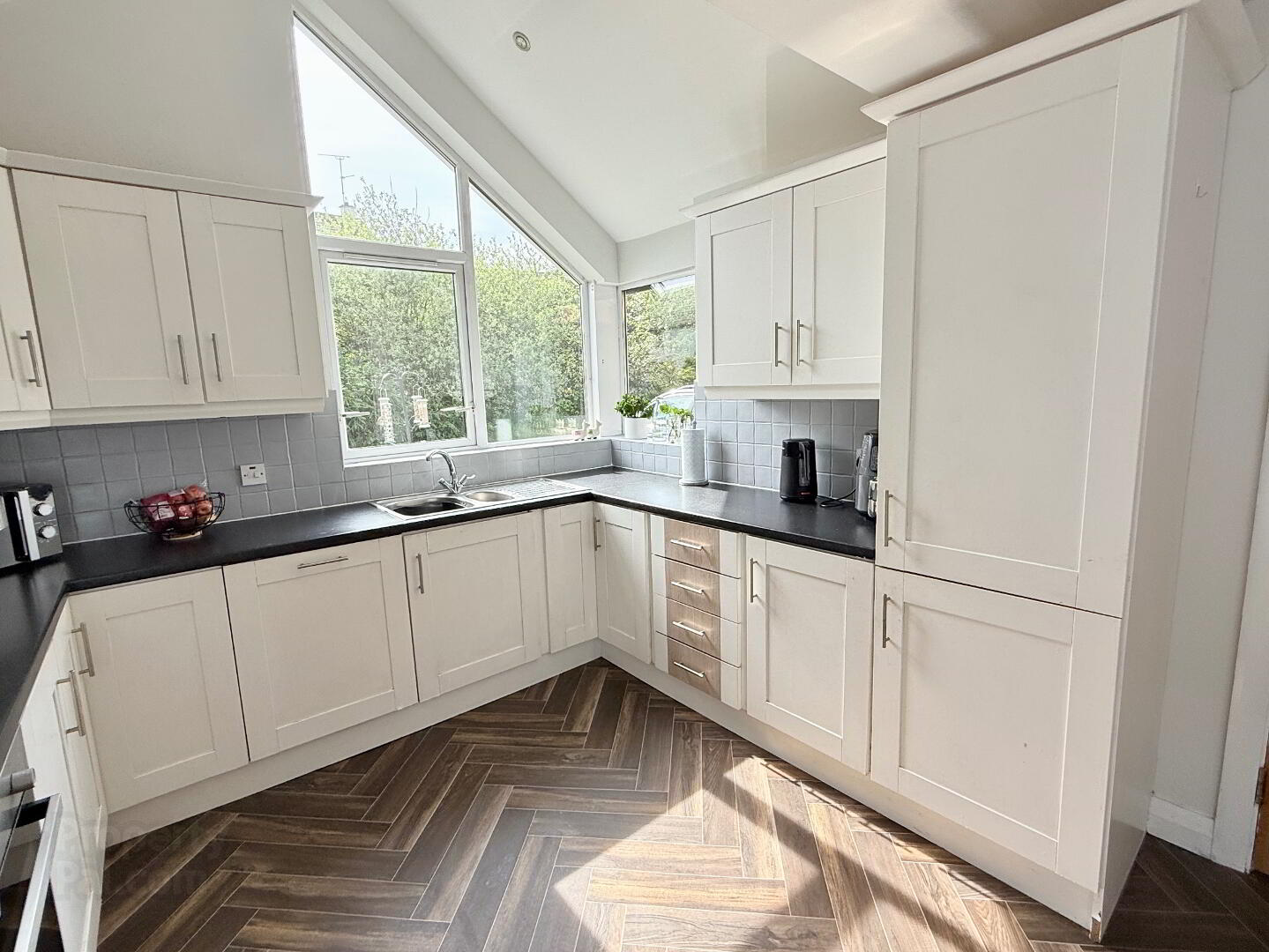 18 Woodside Heights 16 of 39