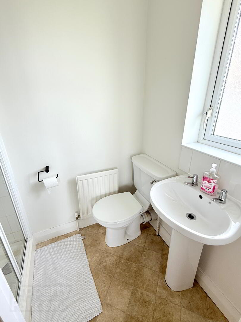 18 Woodside Heights 20 of 39