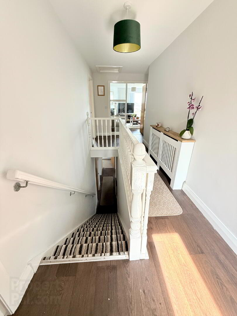 18 Woodside Heights 23 of 39