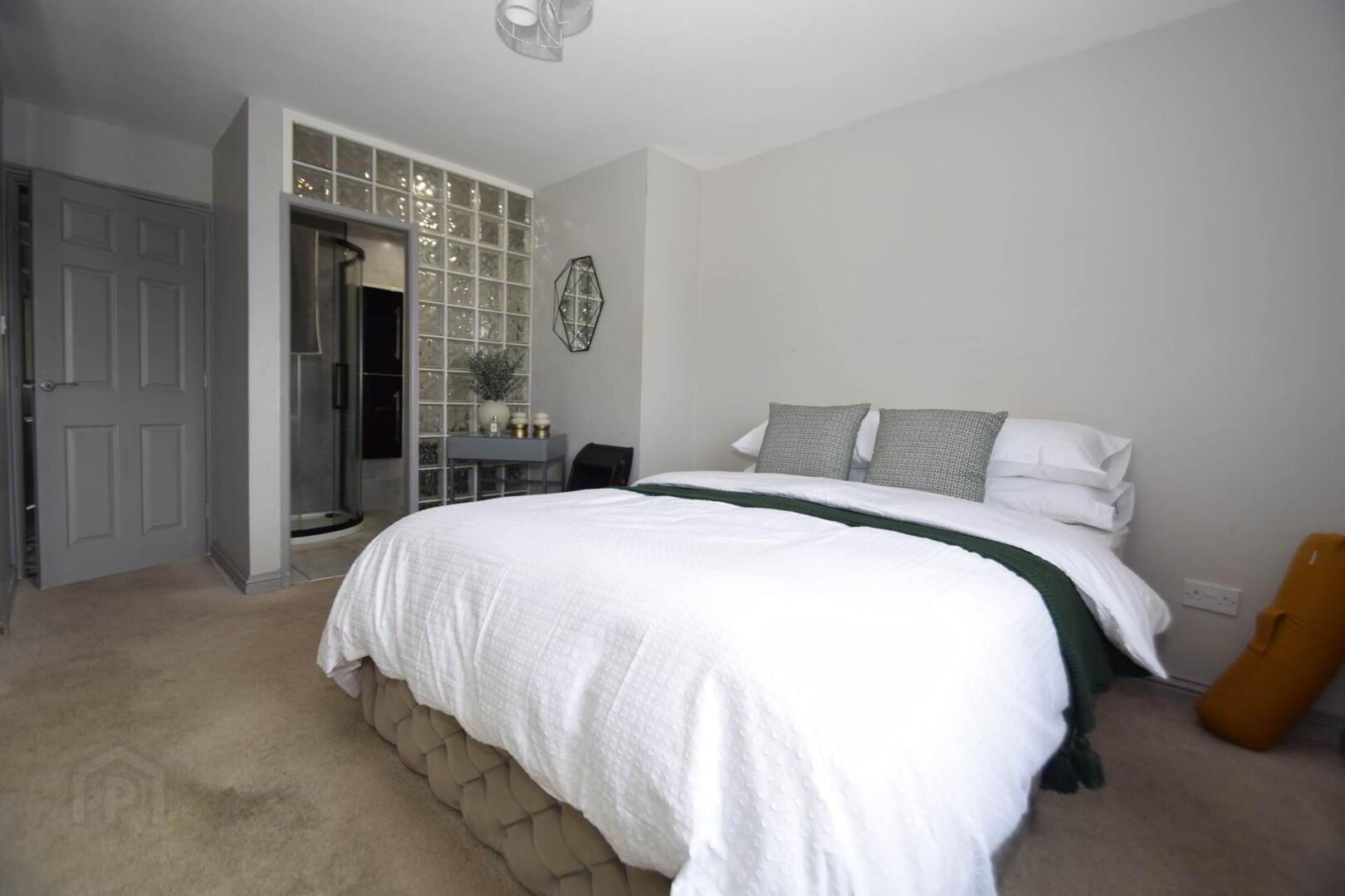 87 Lagmore Glen 16 of 26