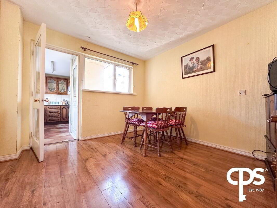 2 Woodford View 13 of 26