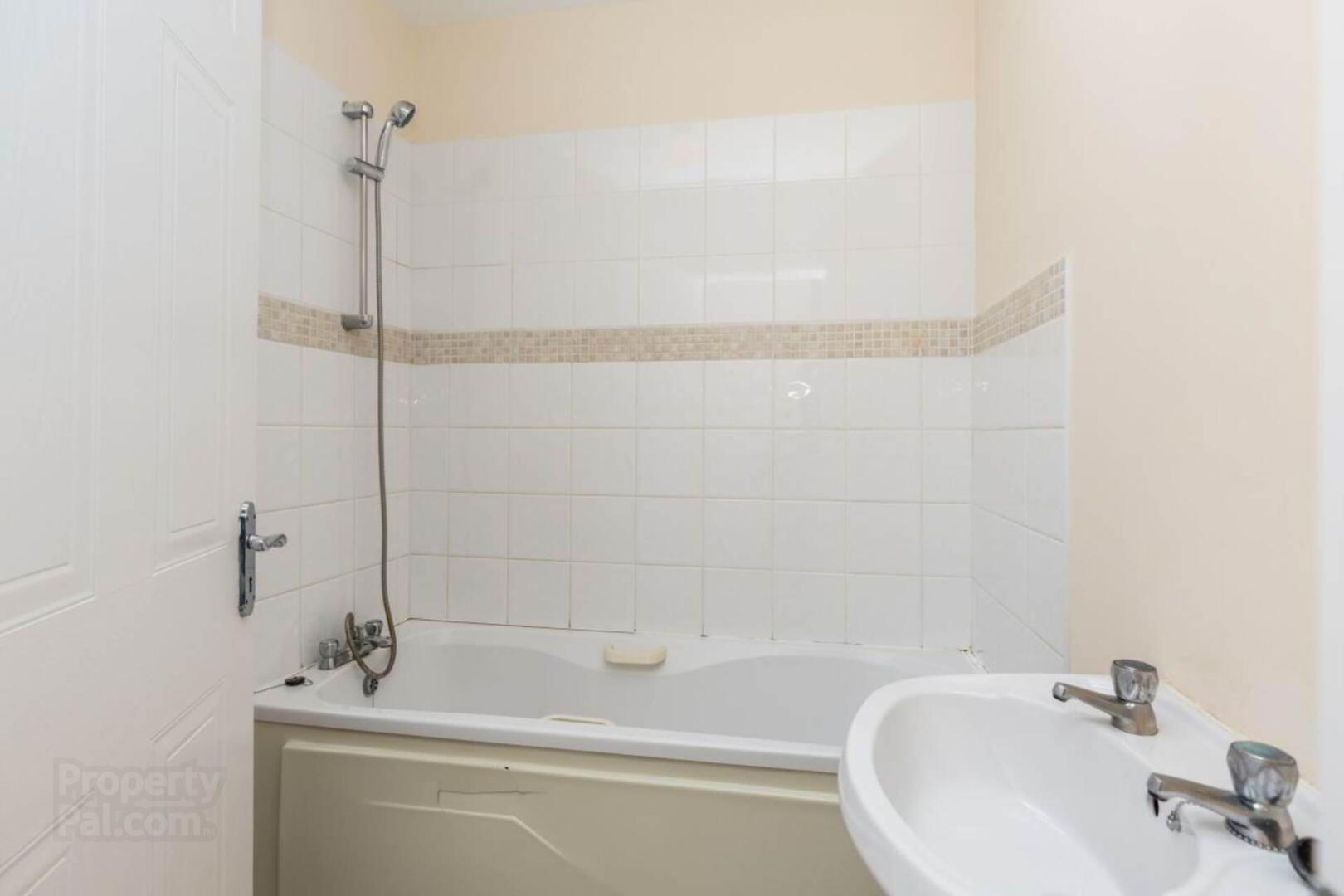 6 Rathmore Avenue 9 of 17