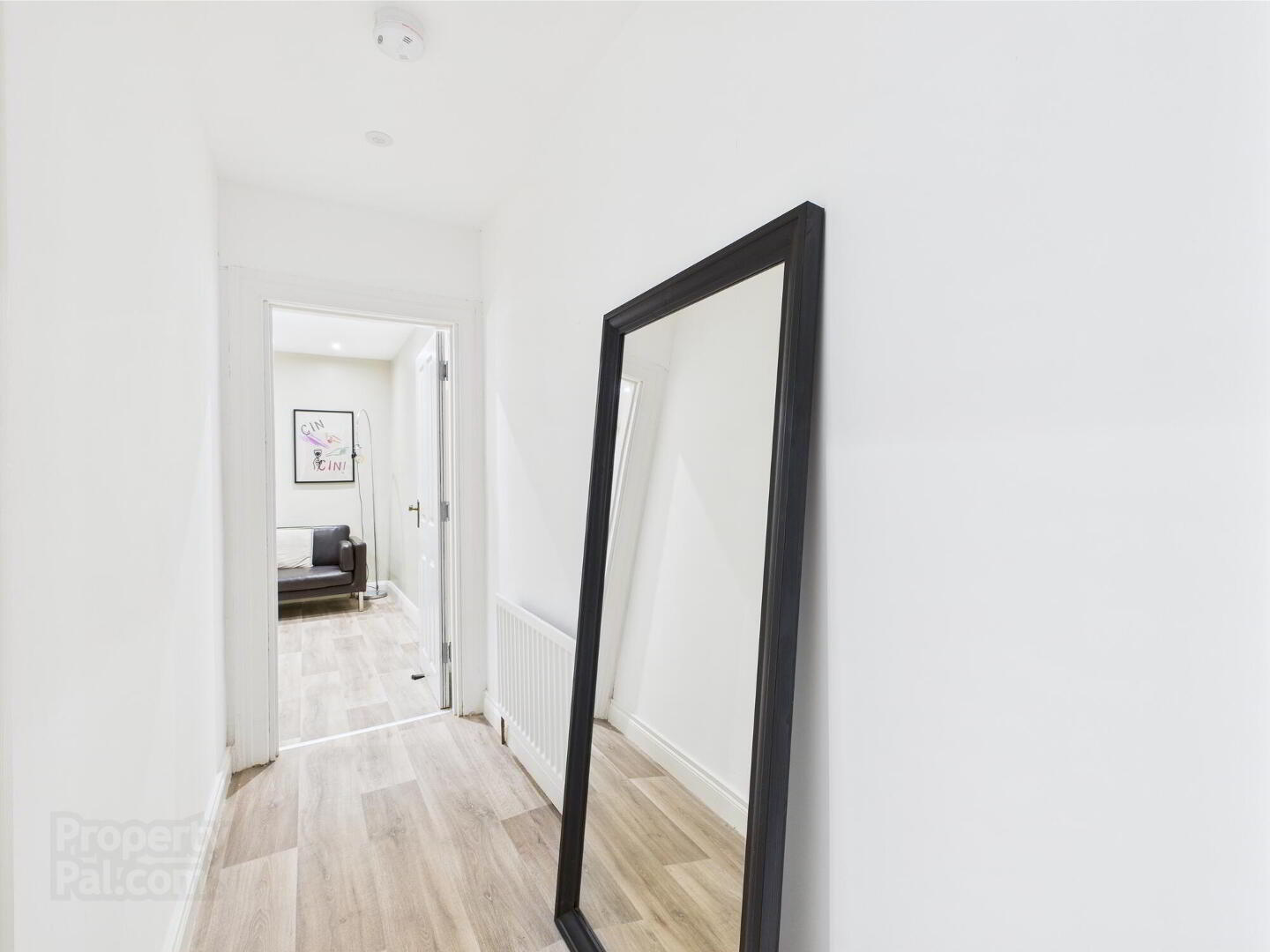 Flat 1, 31 Eglantine Avenue 4 of 9