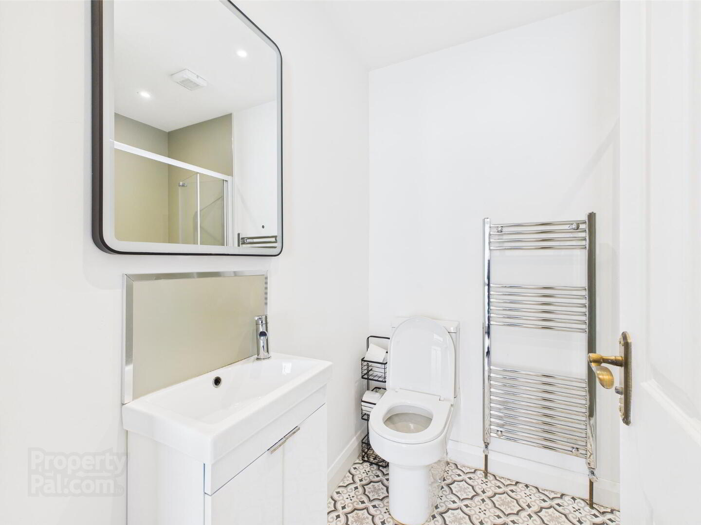 Flat 1, 31 Eglantine Avenue 6 of 9
