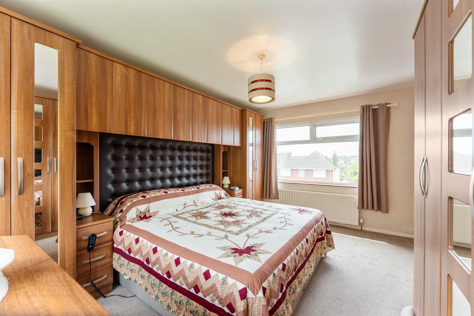 77 Abbey Park 16 of 27