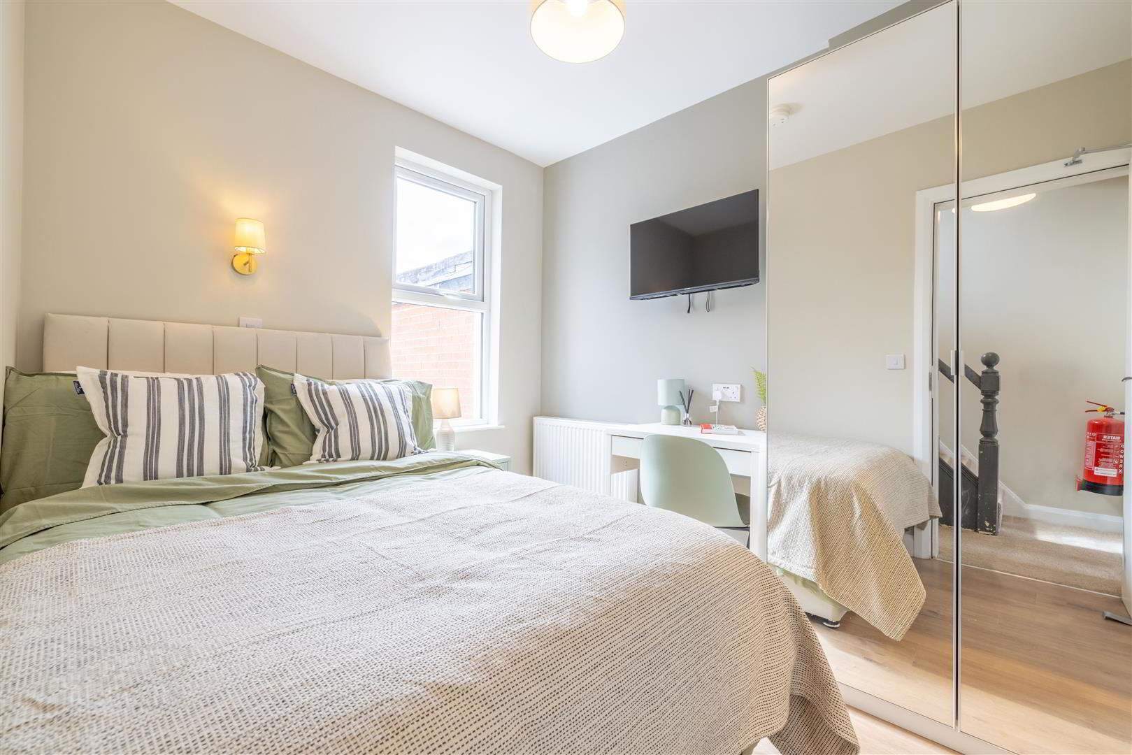 1,2,3, 4,5, 28 Glendower Street 7 of 20