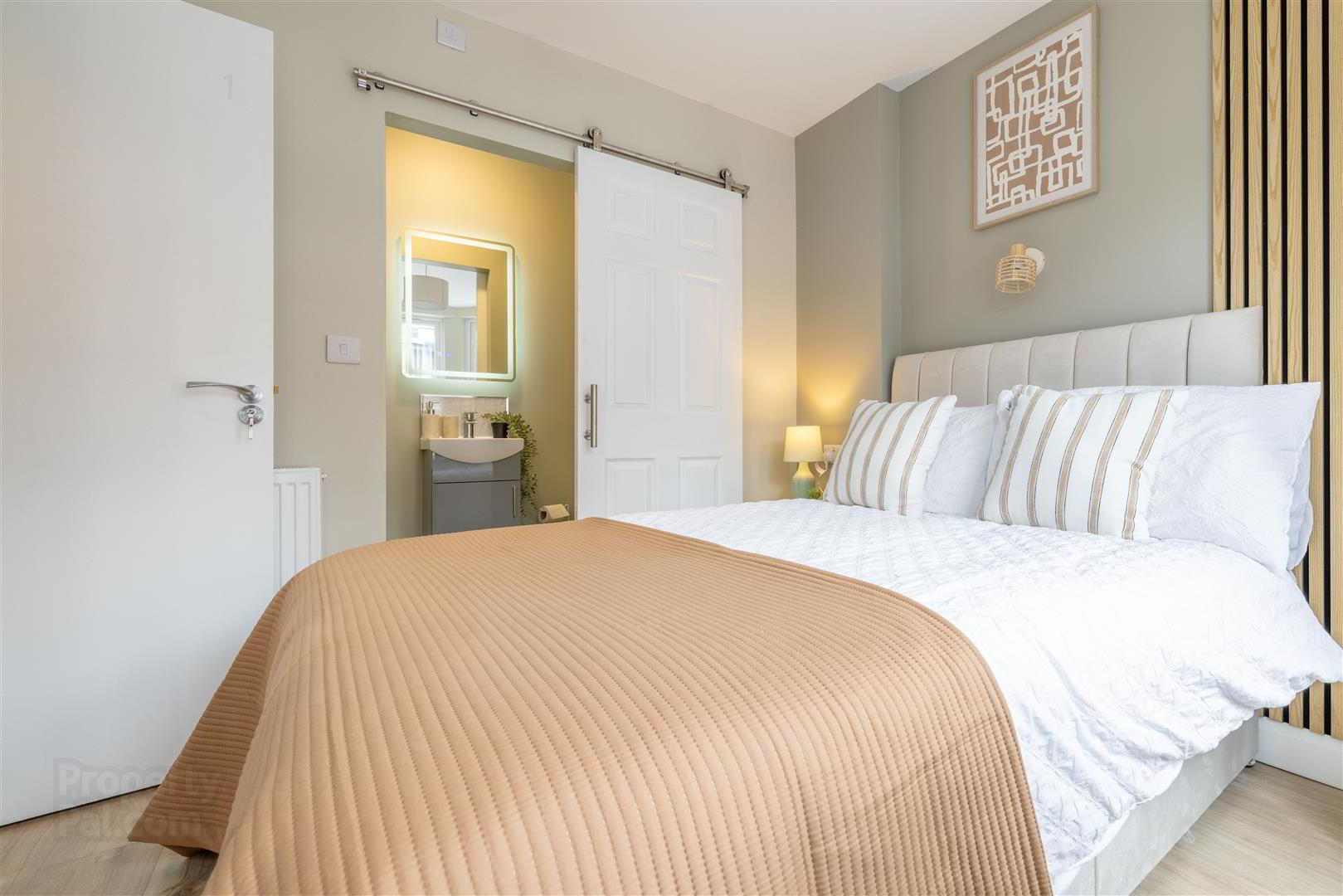 1,2,3, 4,5, 28 Glendower Street 5 of 20