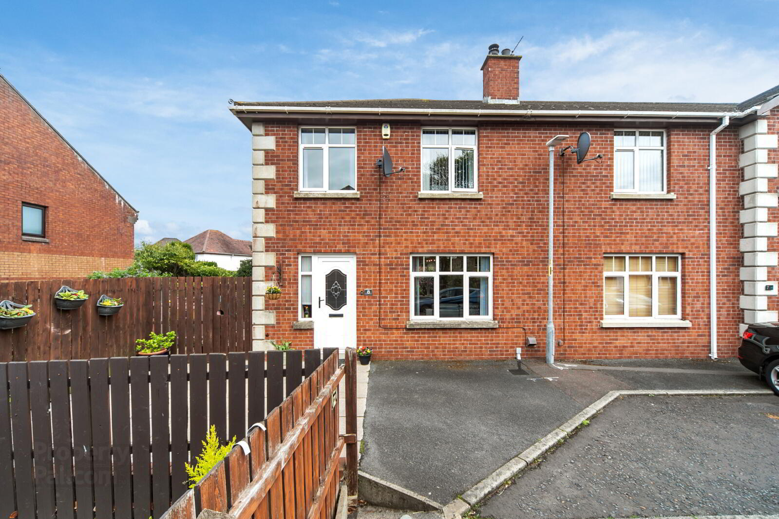 8 Thornhill Mews 1 of 26