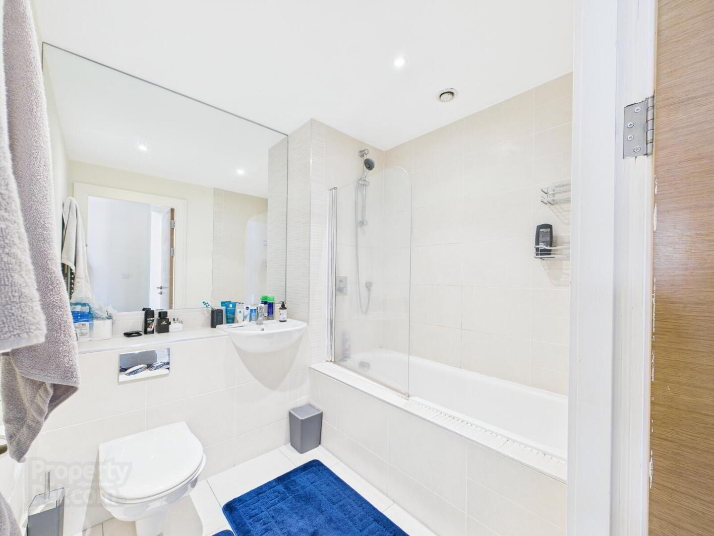 Apartment 204 2 William Street South 5 of 7
