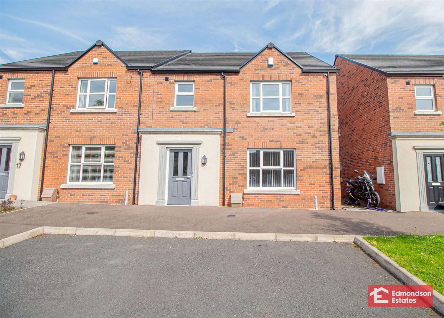 18 Shaws Wood 1 of 31