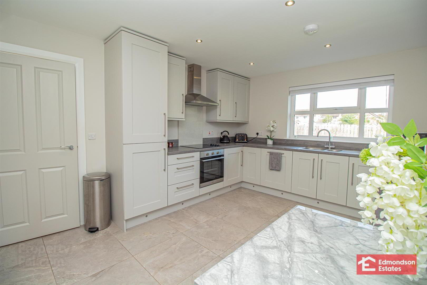 18 Shaws Wood 13 of 31
