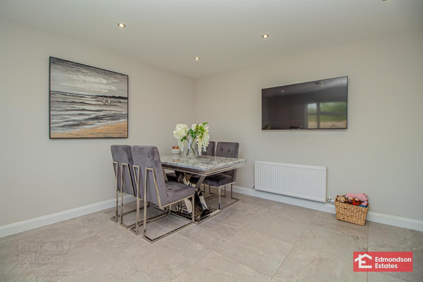 18 Shaws Wood 10 of 31