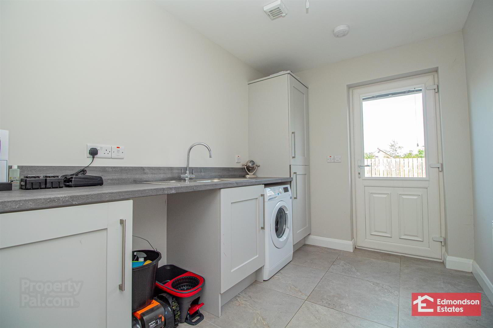 18 Shaws Wood 14 of 31