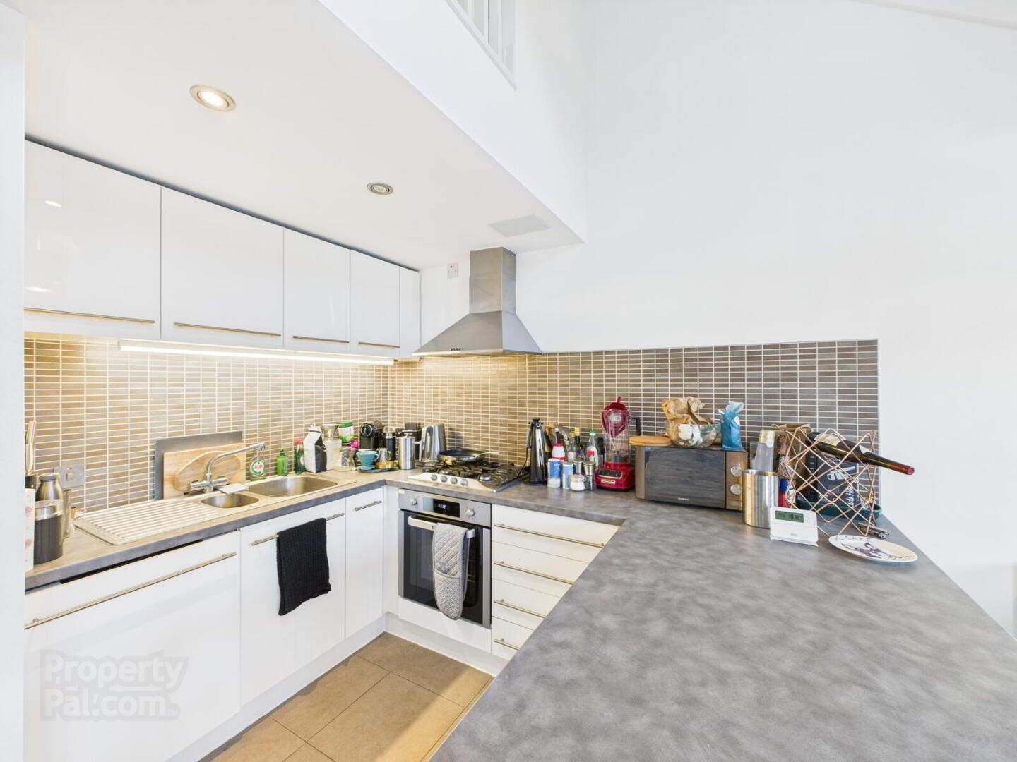 Apartment 301 2 William Street South 4 of 11