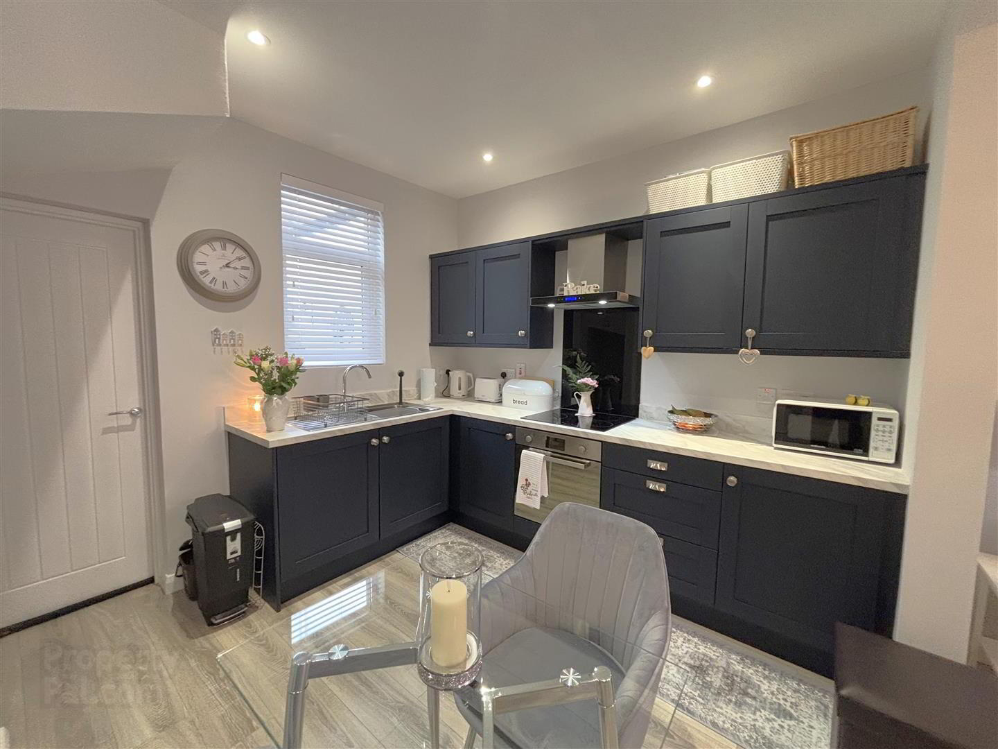 12 Glenvale Street 8 of 17
