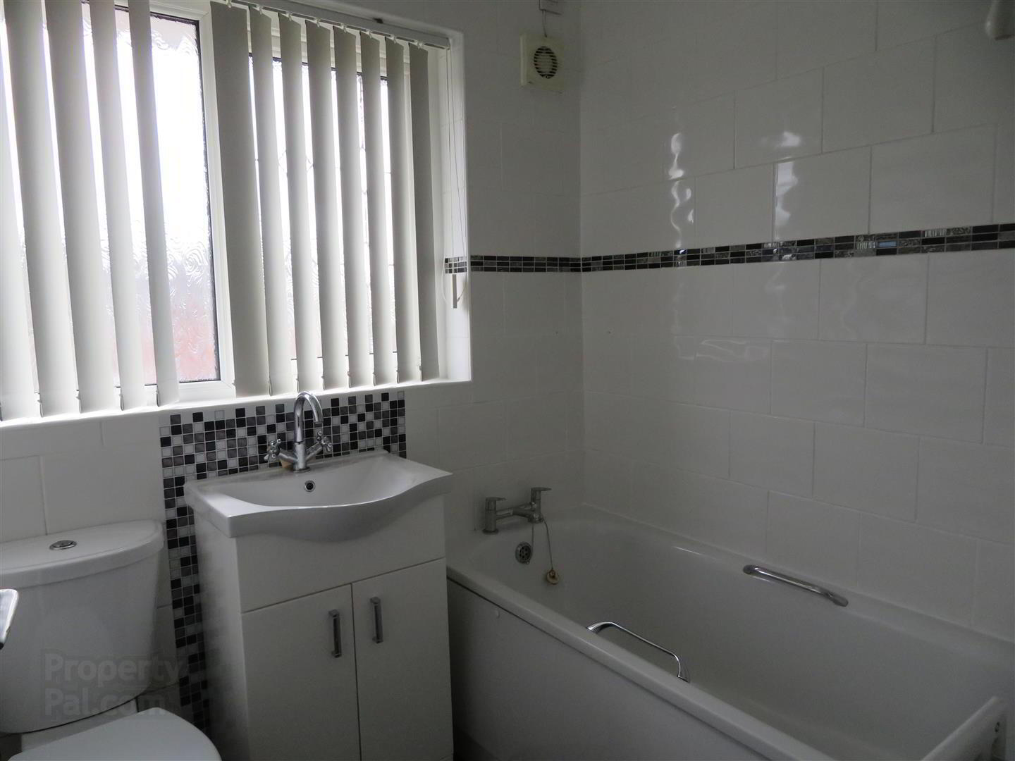 53 Glenavon Crescent 1 of 17