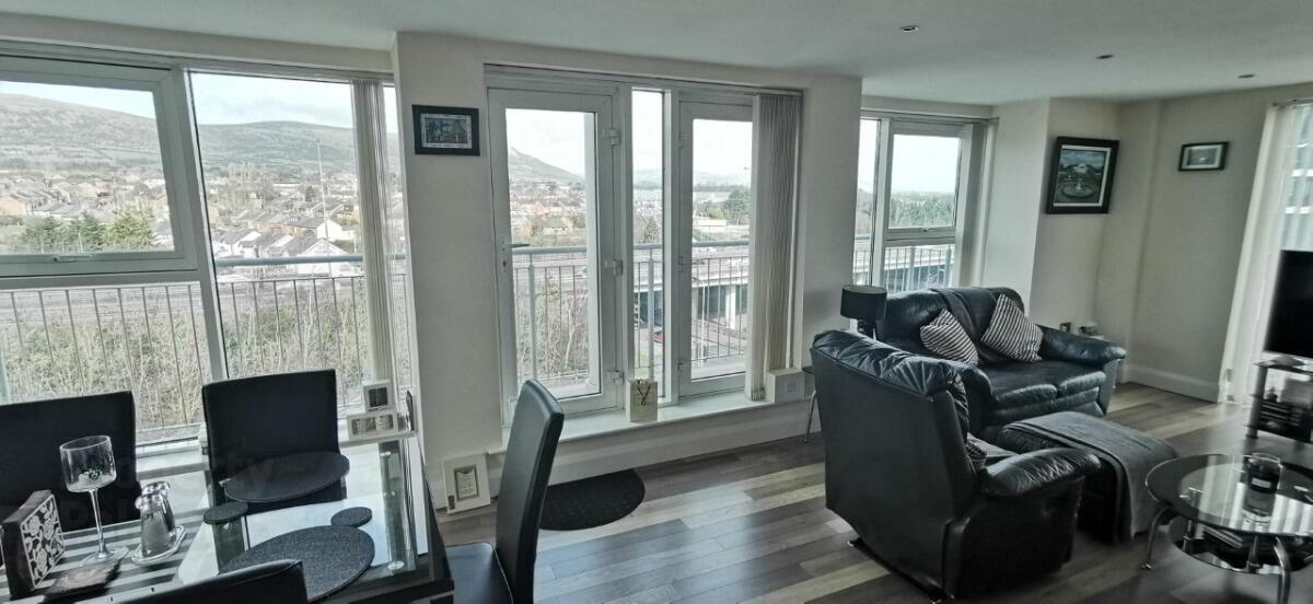 Apt 41, Woodlands Manor 5 of 14