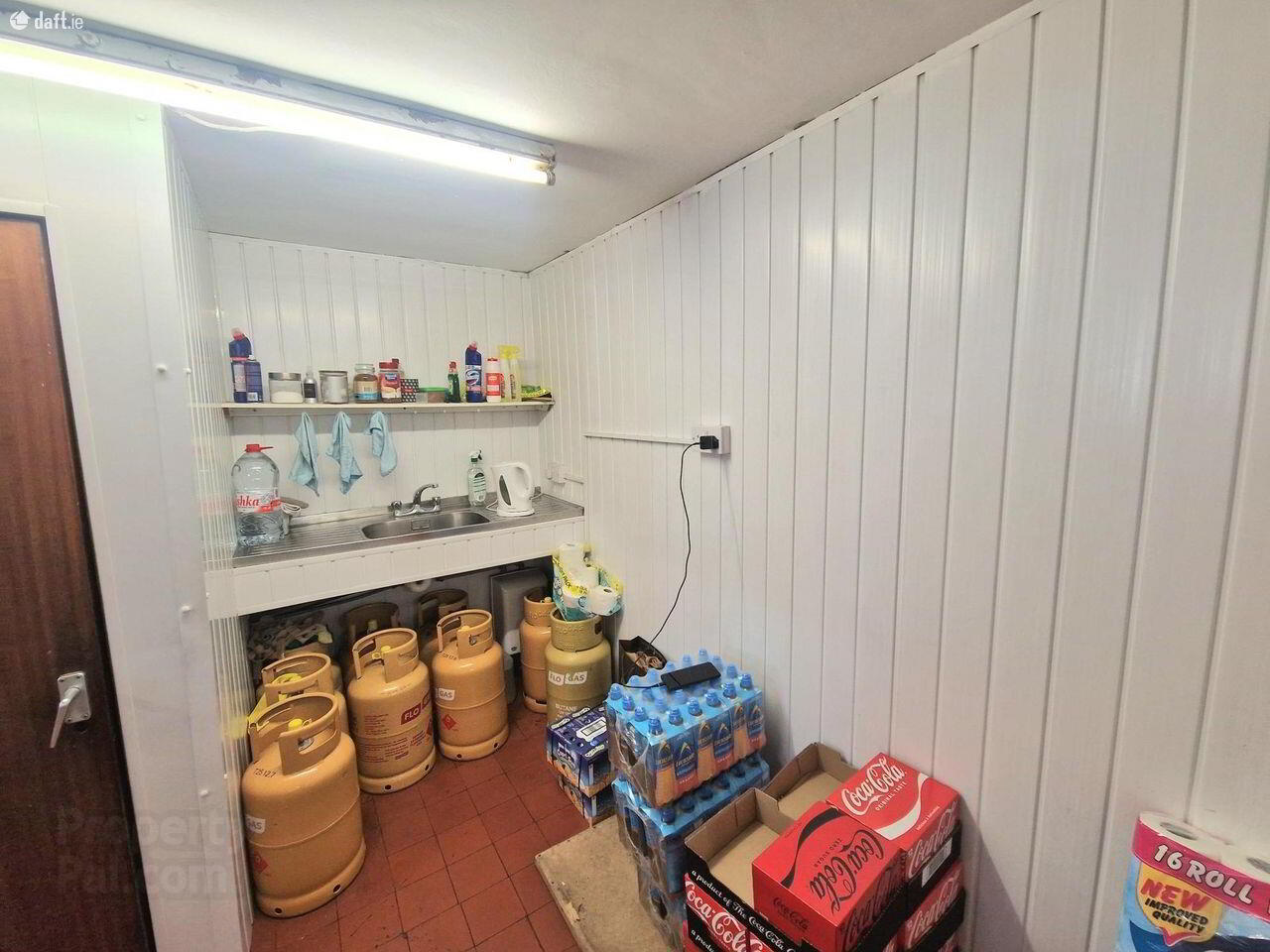 Mcgees, 1a Pophamas Road Farranree 5 of 10