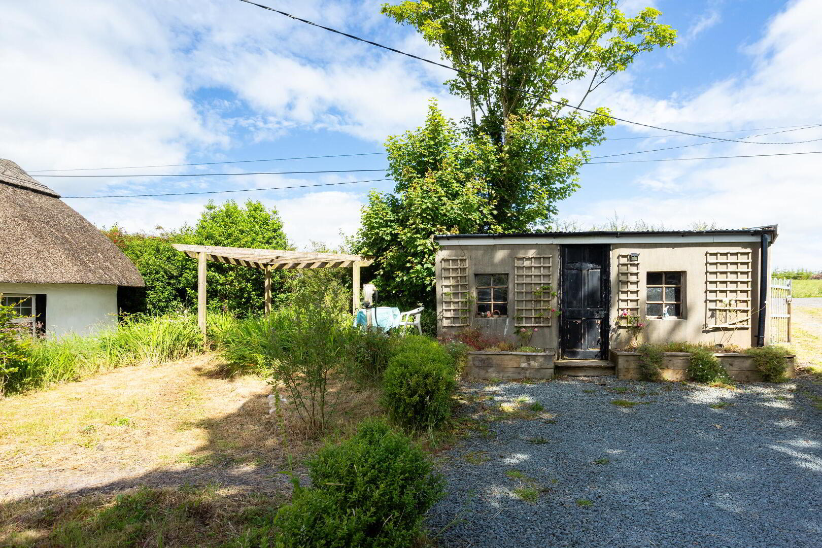The Thatched Cottage, Laght 3 of 24