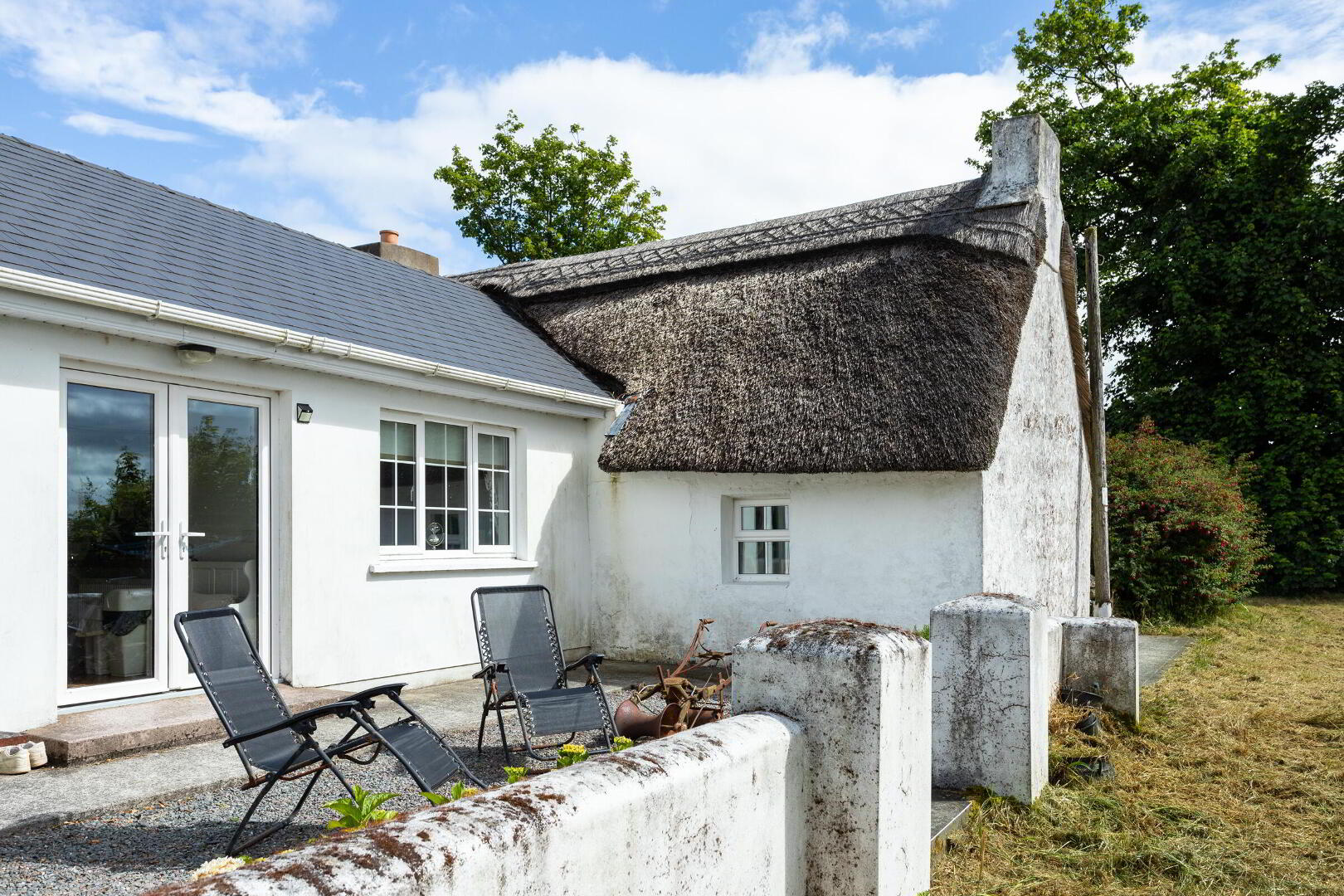 The Thatched Cottage, Laght 9 of 24