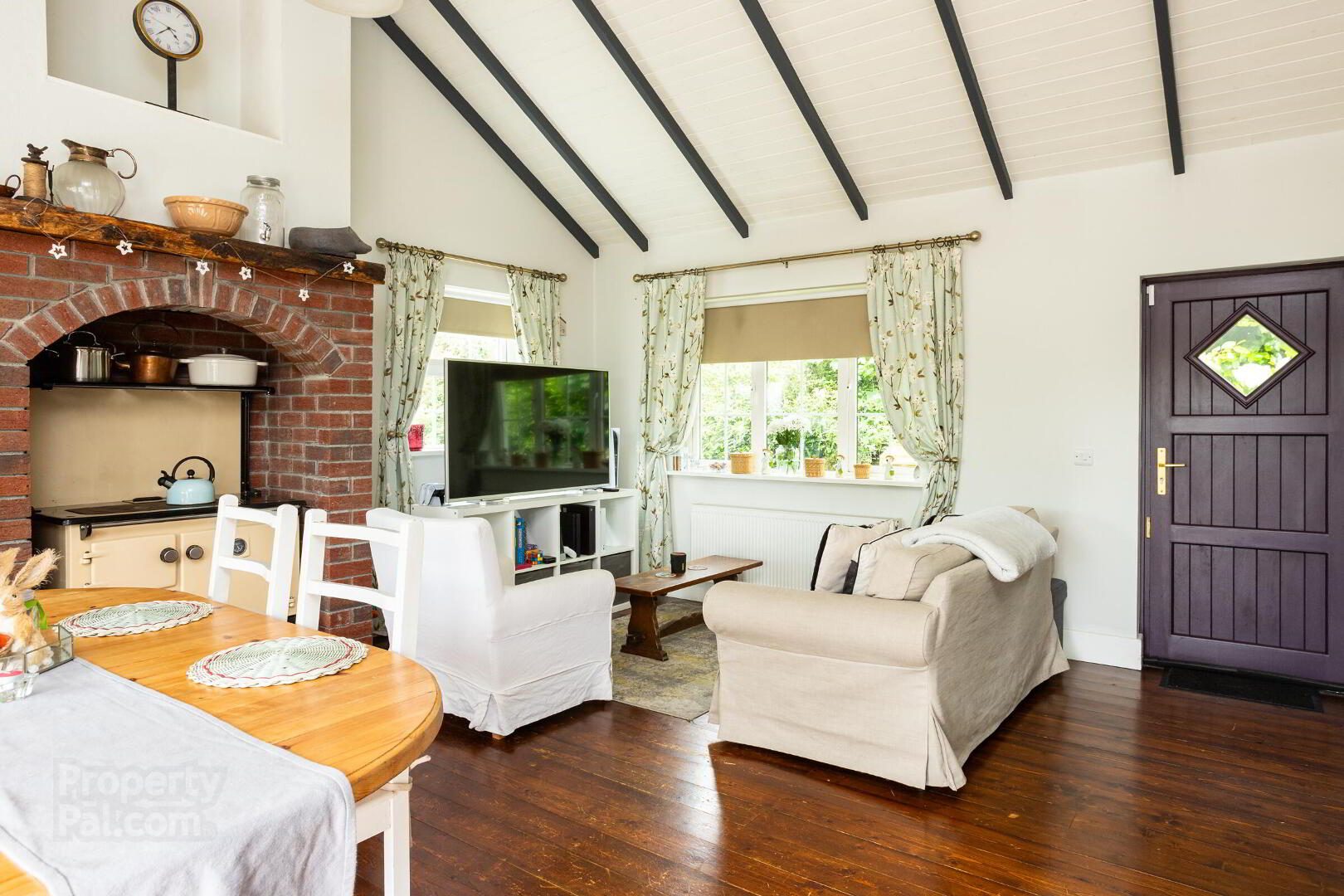 The Thatched Cottage, Laght 14 of 24