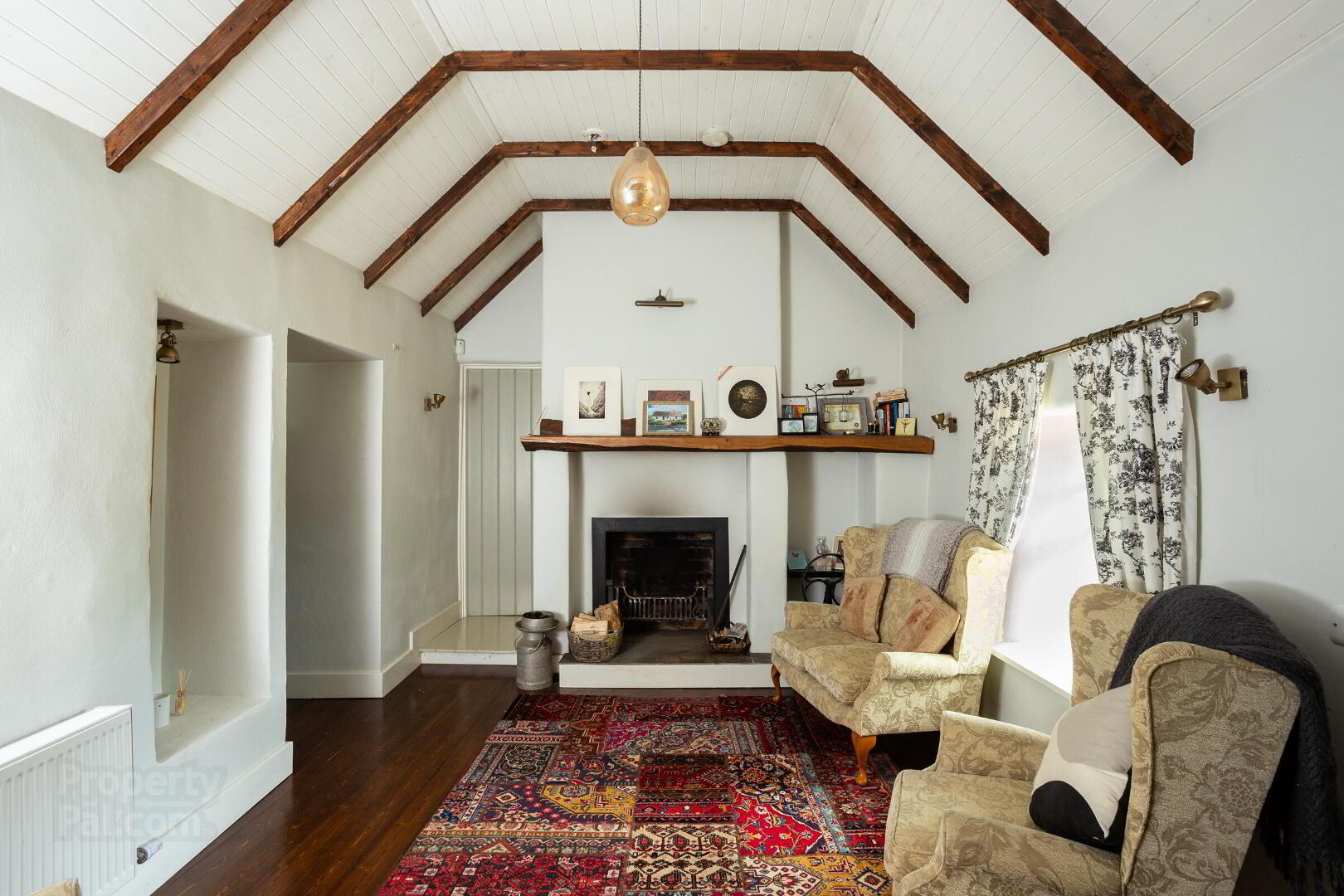 The Thatched Cottage, Laght 18 of 24