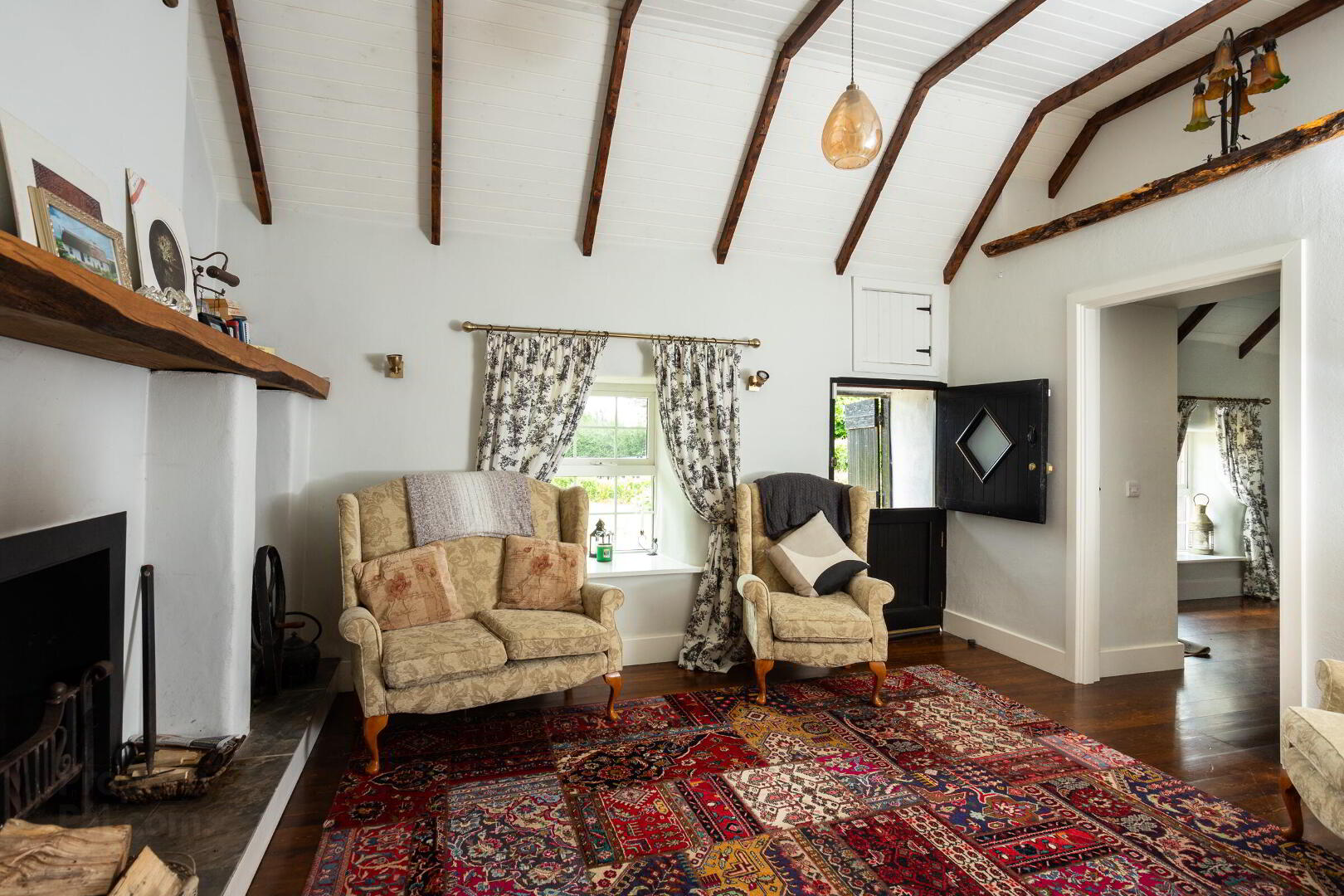 The Thatched Cottage, Laght 17 of 24