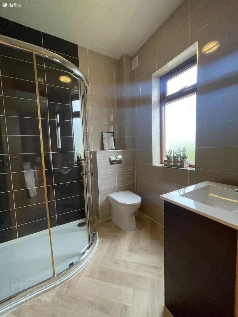 45 Kingsfort Avenue 26 of 55