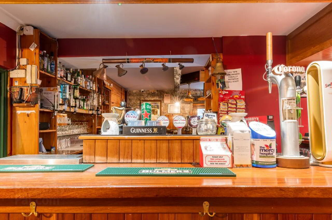The Saratoga Bar, B&b Accommodation 10 of 38