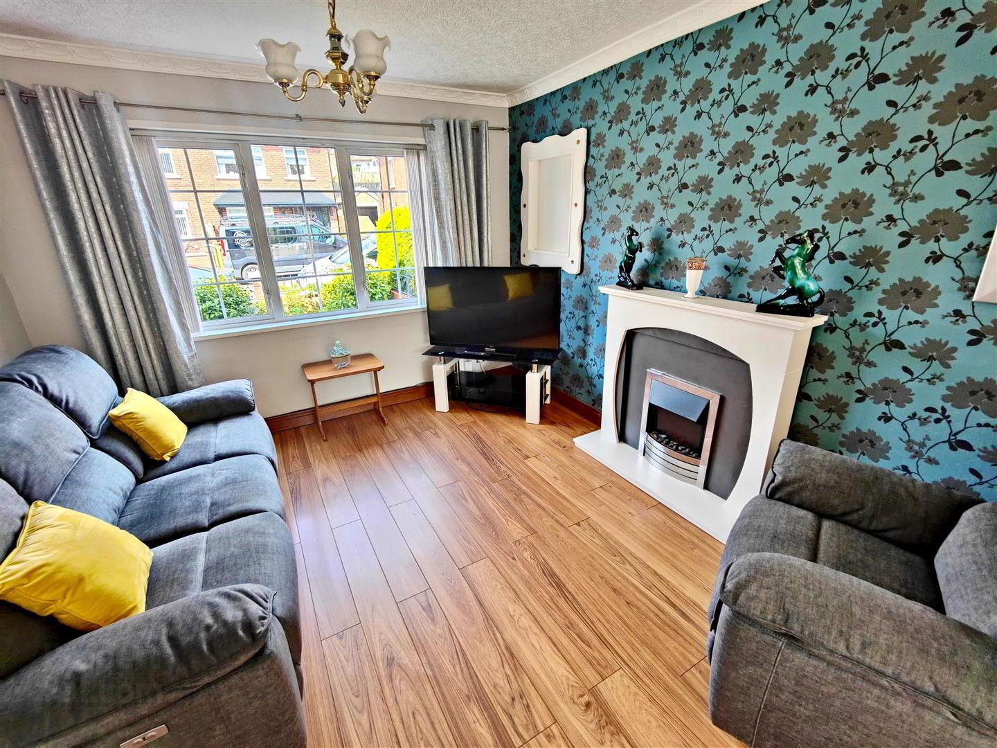 15 Springvale Gardens 4 of 30