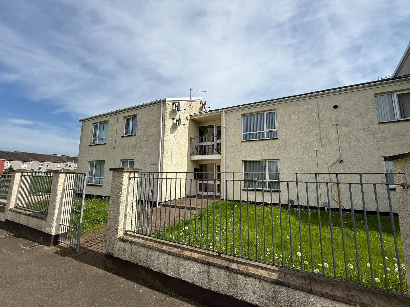 4 Loughview Apartments 1 of 9