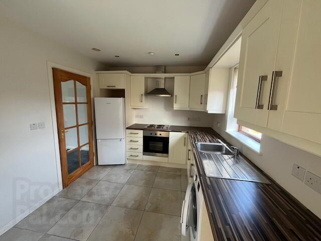 97 Stonebridge Gardens 2 of 4