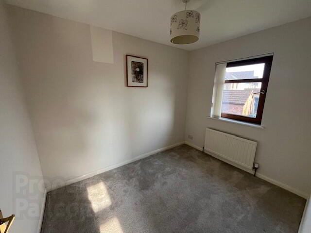 97 Stonebridge Gardens 3 of 4