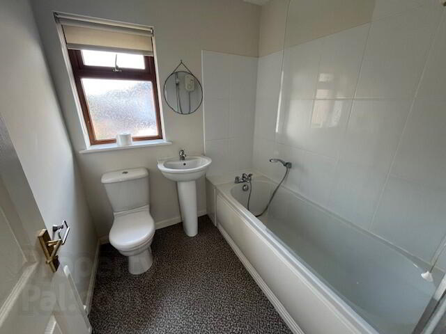 97 Stonebridge Gardens 4 of 4