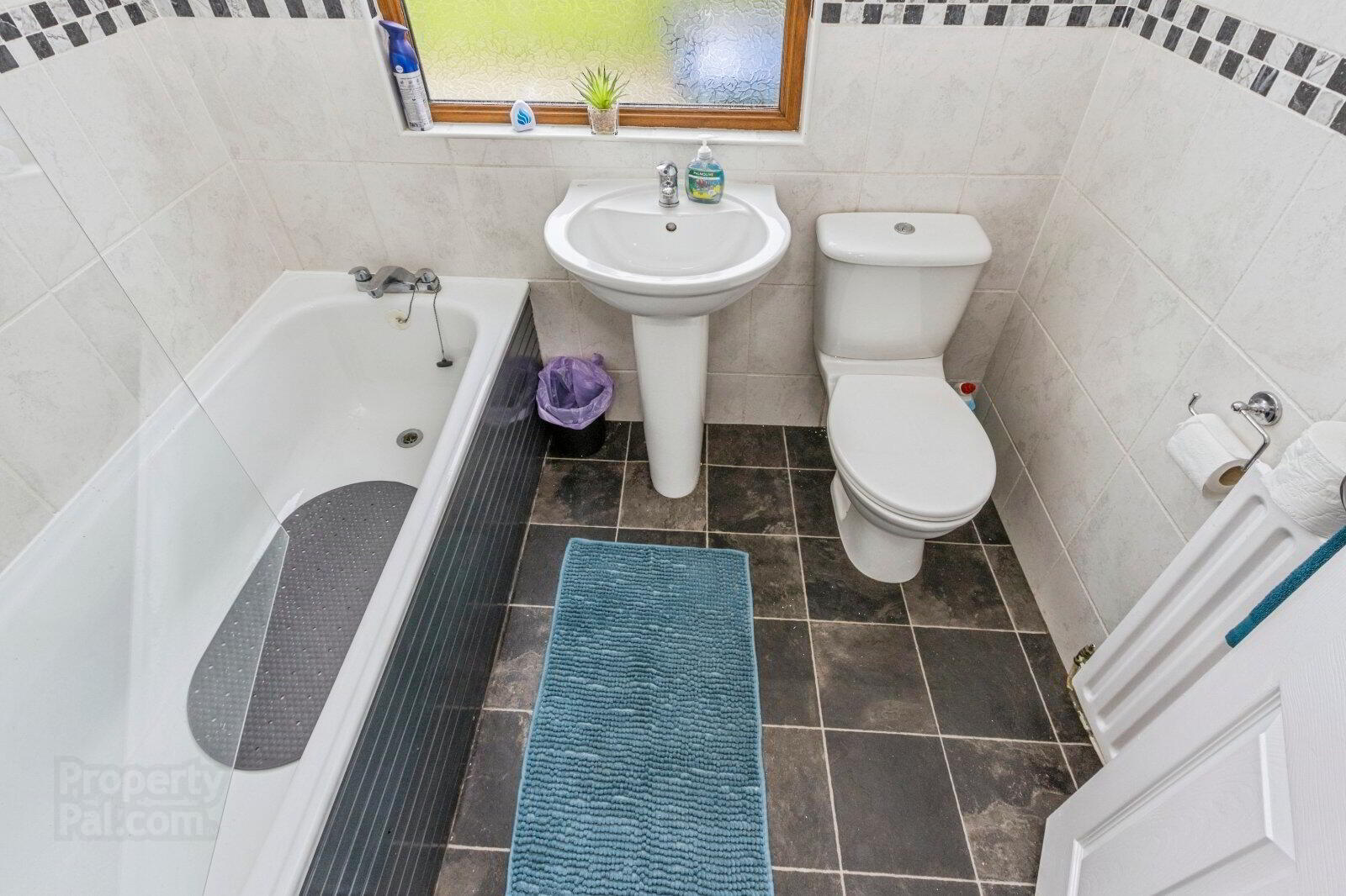 12 Abbots Close 14 of 18