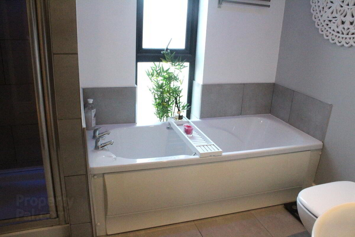 Apartment 4 Park Avenue Mews 4 of 6