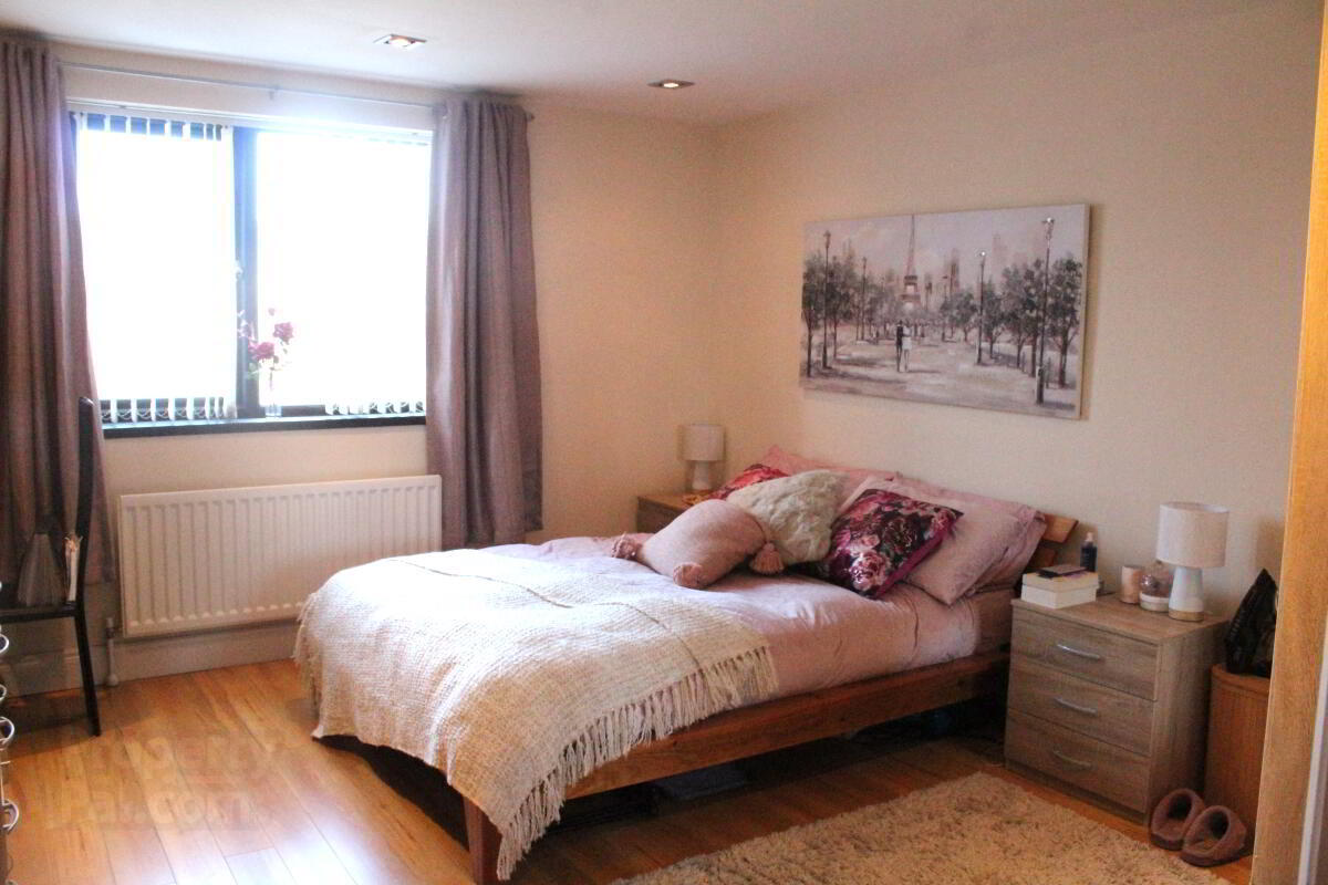 Apartment 4 Park Avenue Mews 5 of 6