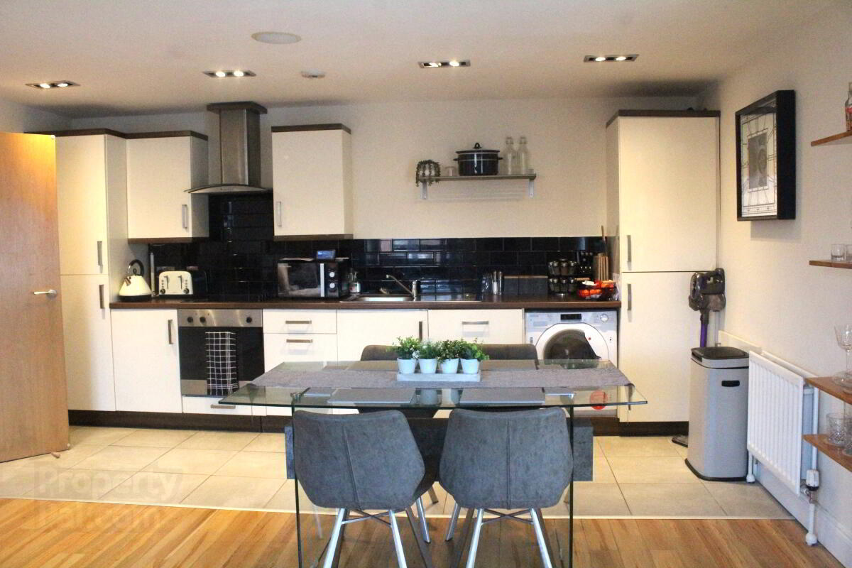 Apartment 4 Park Avenue Mews 3 of 6