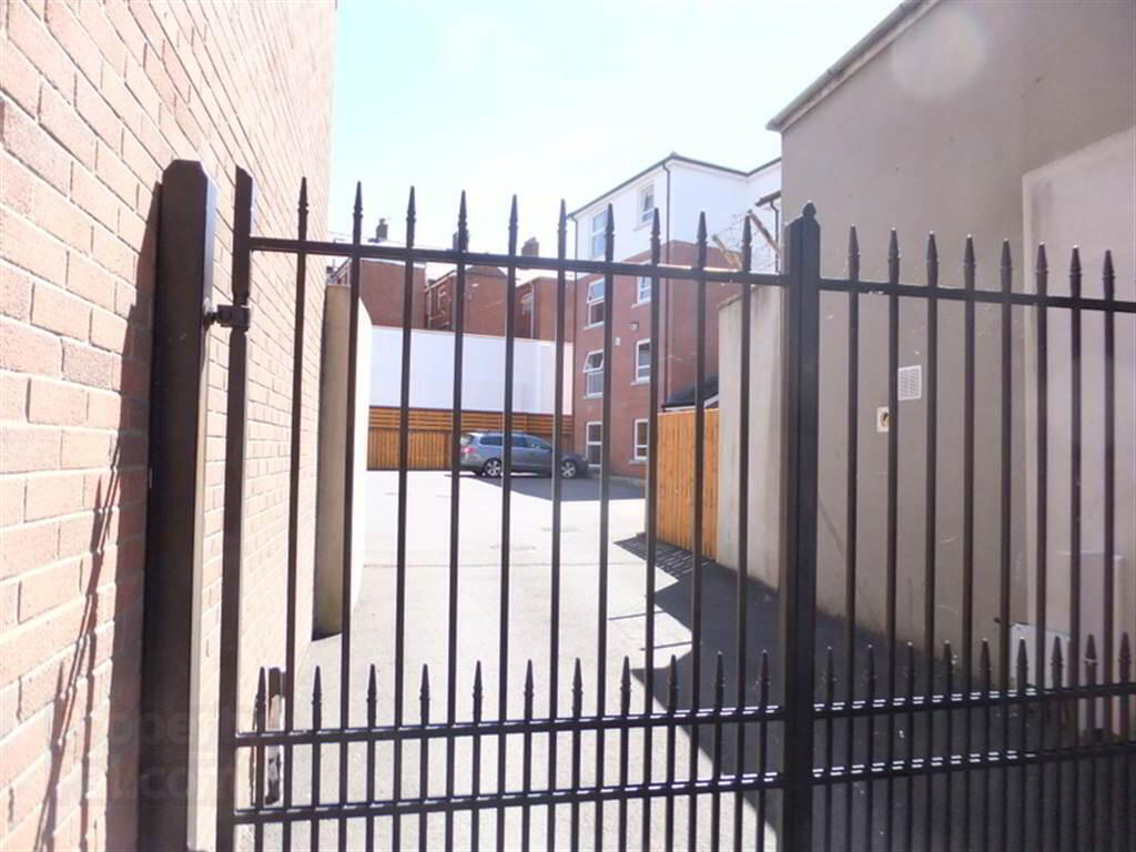Apartment 12 Strand Central 27 Hillfoot Street 8 of 14