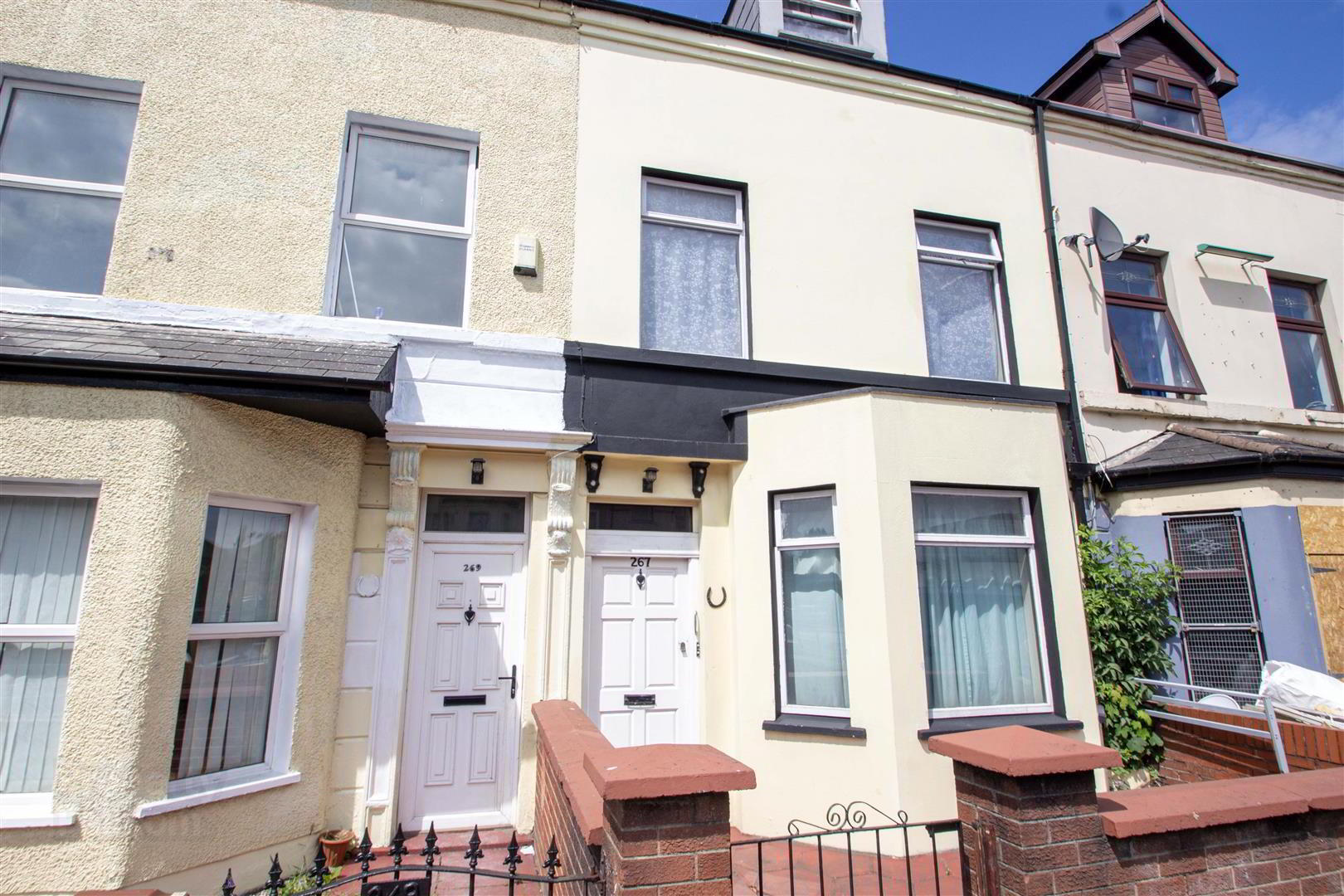 2 Self Contained Apts And Double Bedroom, 267&267a Falls Road 1 of 32