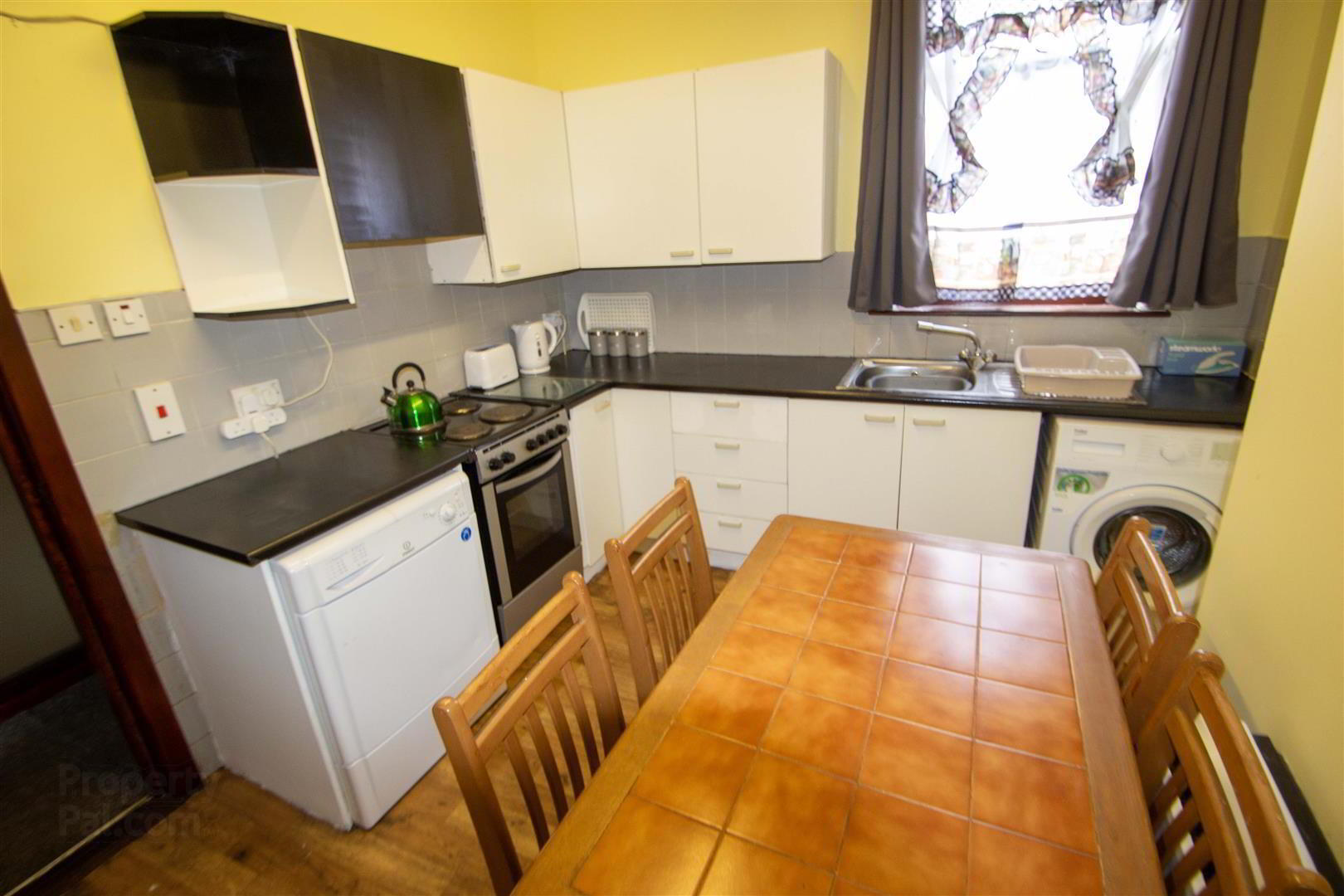 2 Self Contained Apts And Double Bedroom, 267&267a Falls Road 28 of 32