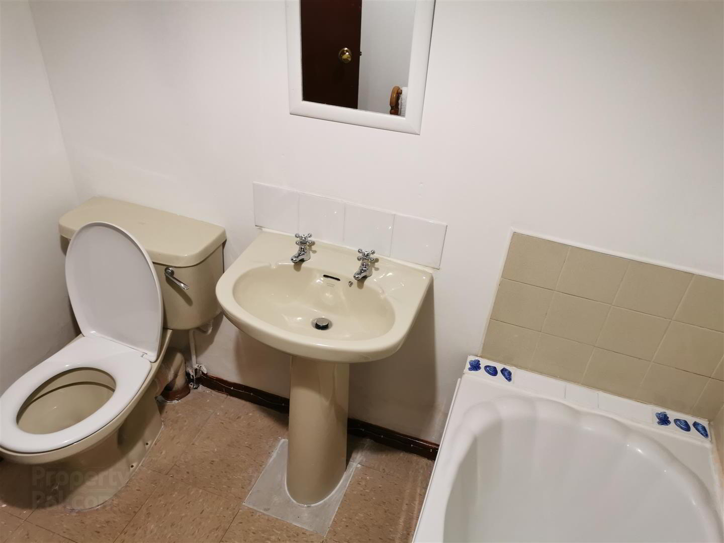 2 Self Contained Apts And Double Bedroom, 267&267a Falls Road 18 of 32