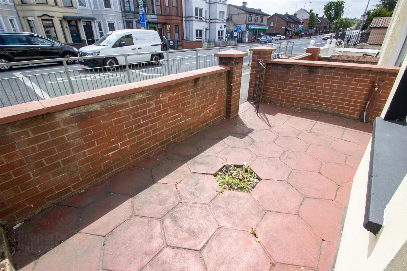 2 Self Contained Apts And Double Bedroom, 267&267a Falls Road 31 of 32