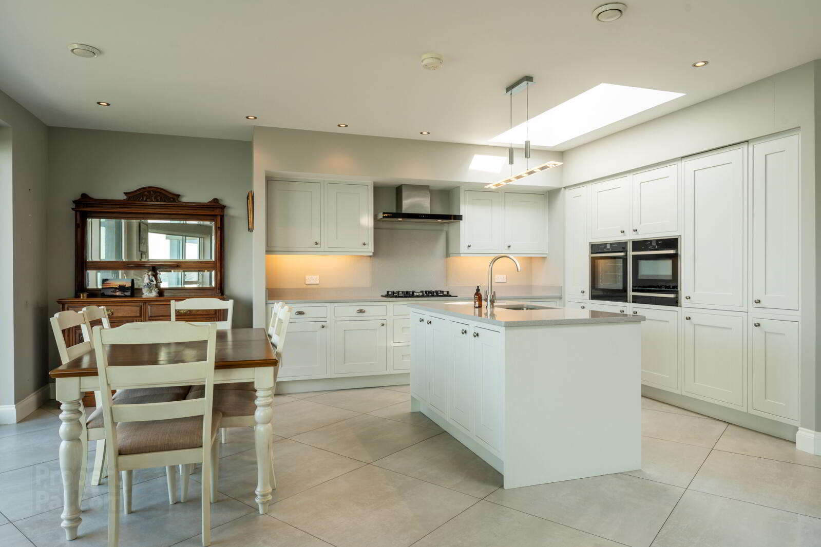 21 Downshire Lane 13 of 47