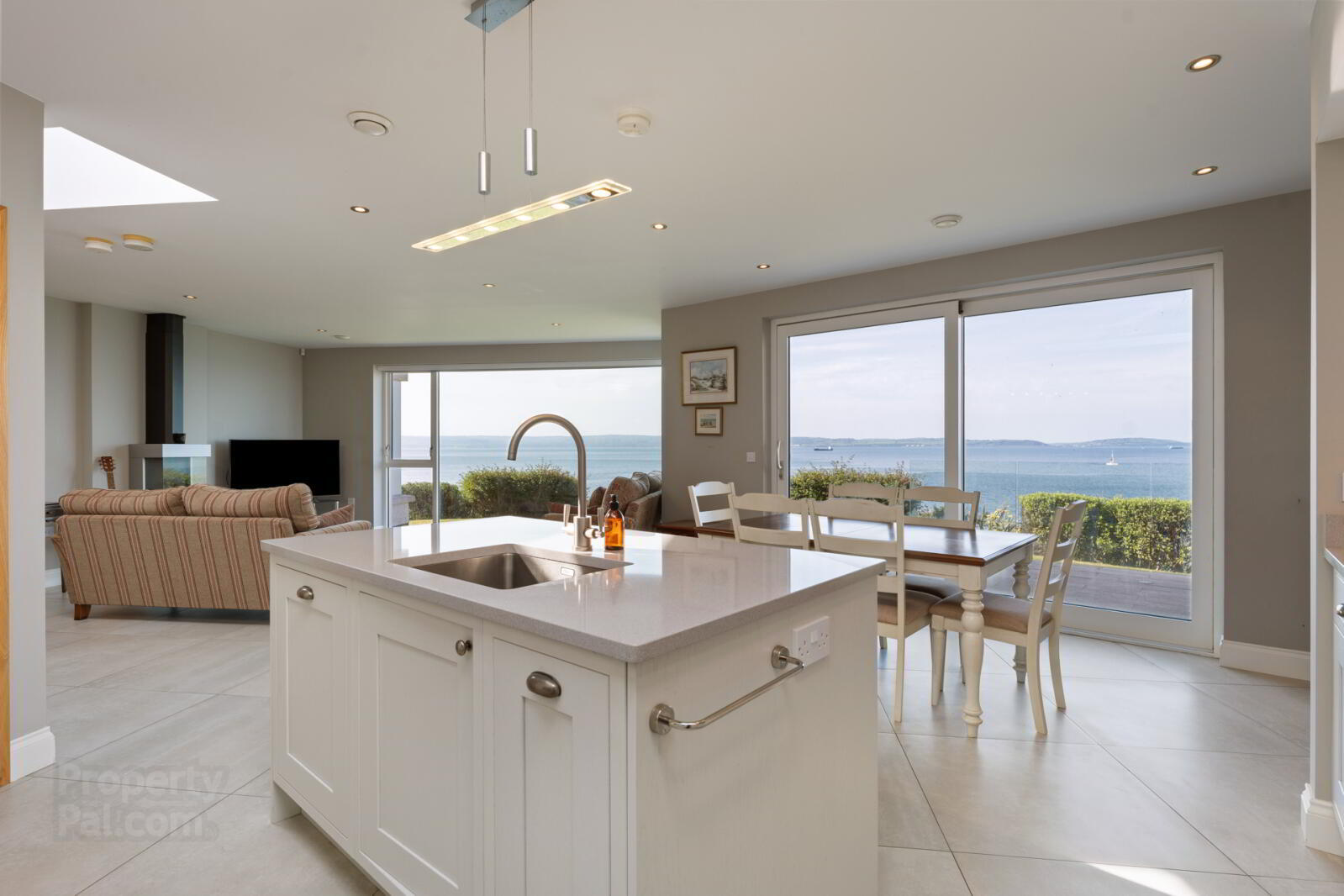 21 Downshire Lane 14 of 47