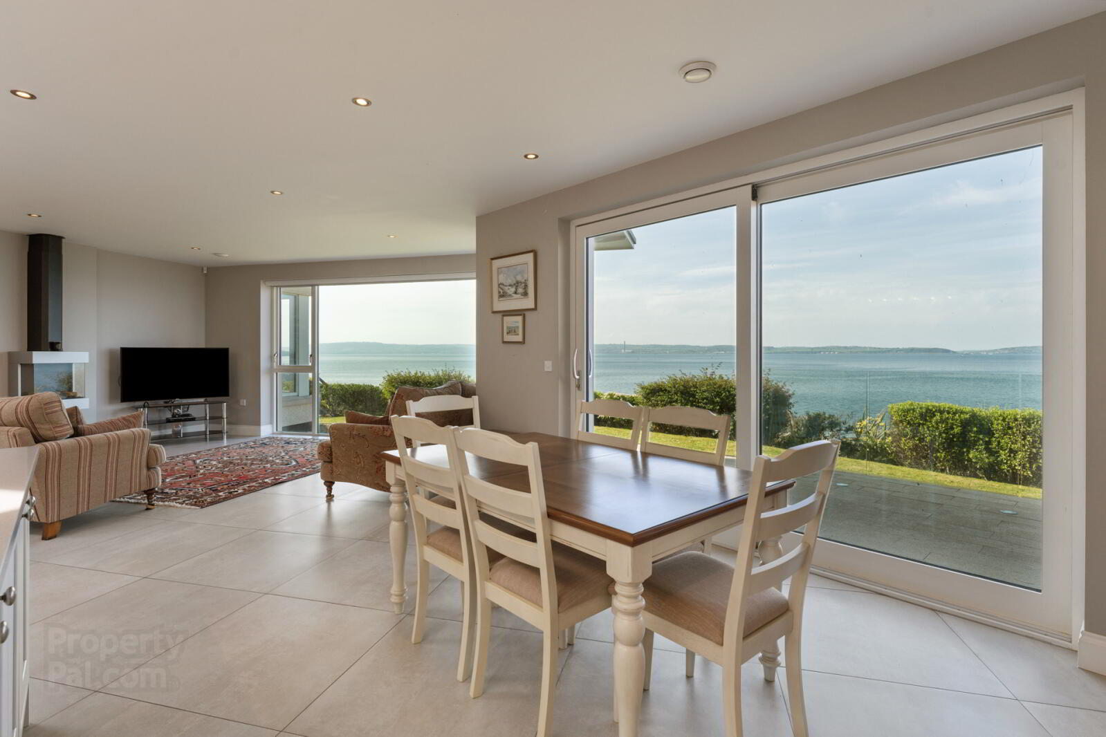 21 Downshire Lane 15 of 47