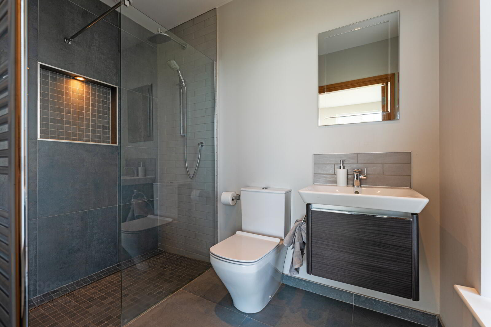 21 Downshire Lane 19 of 47