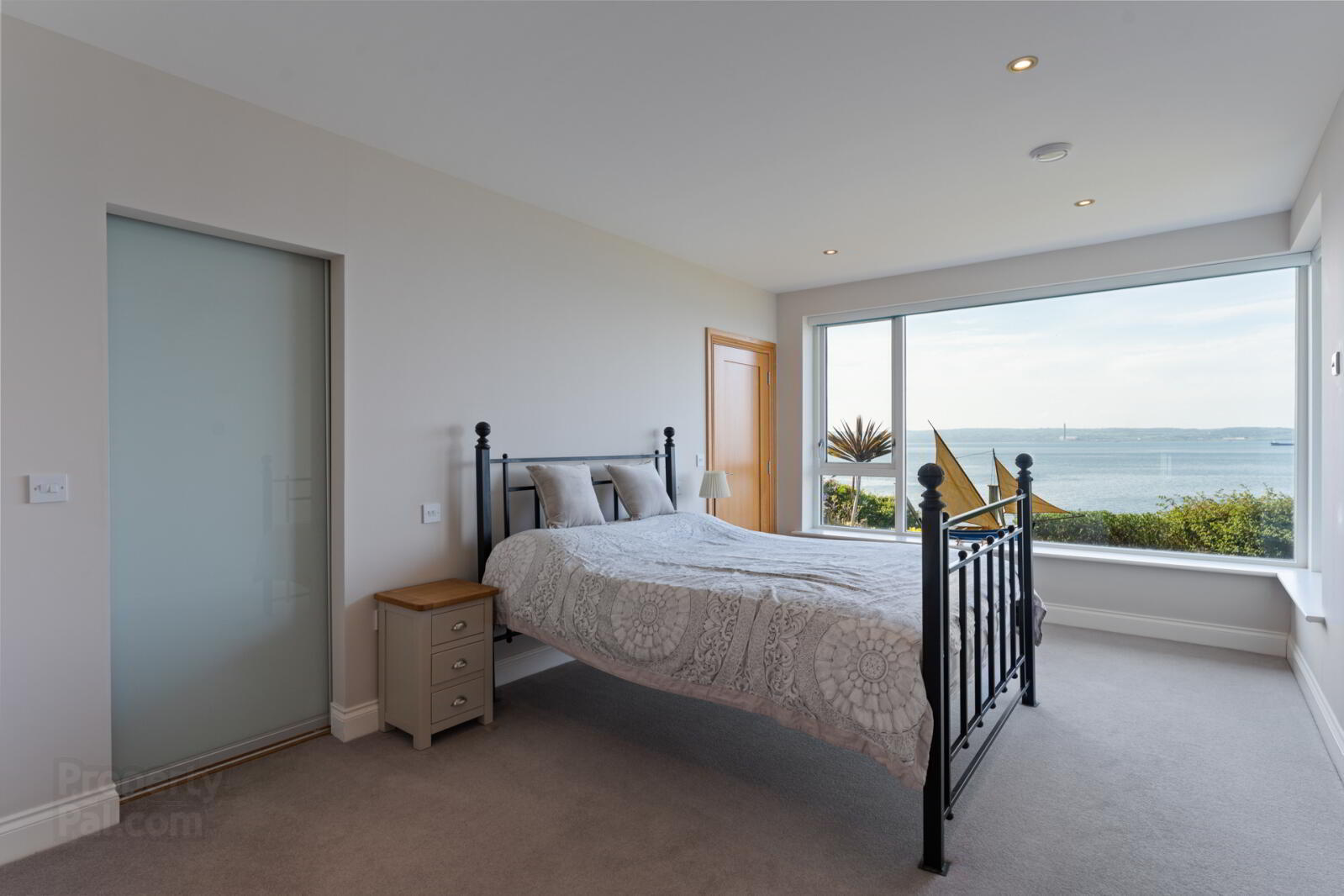 21 Downshire Lane 18 of 47