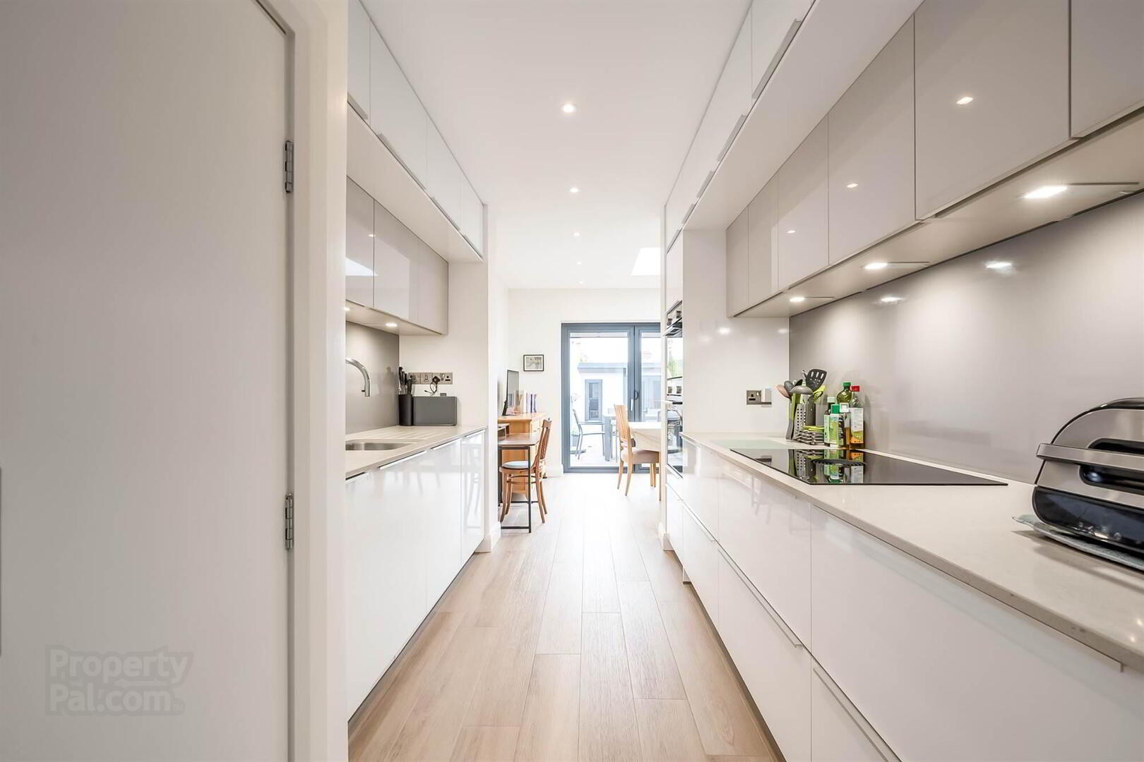 61 Martinez Avenue 7 of 34